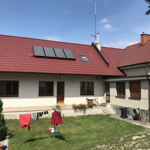 Kotel na pelety a dřevo se solárním systémem (Nymburk)