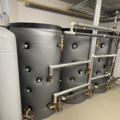 28 solárních kolektorů Suntime 2.1 pro bytový dům (Vysoké Mýto)