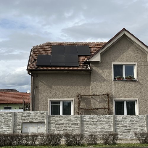 Fotovoltaika a tepelné čerpadlo pro rodinný dům (Přelouč)