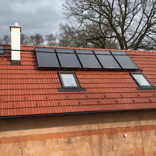 Solární systém s tepelným čerpadlem pro rekonstrukci (Benešov)