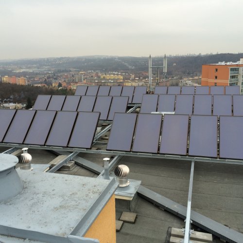 Solární systém 100 kolektorů Suntime pro bytový dům (Praha)