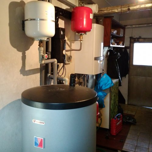 Plynový kotel se solárním systémem pro starší manžele (Pardubice)