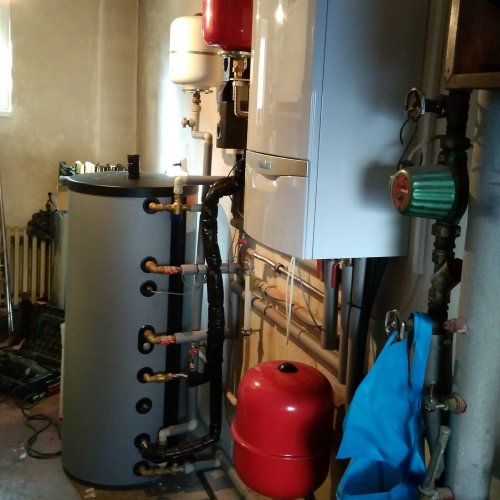 Plynový kotel se solárním systémem pro starší manžele (Pardubice)