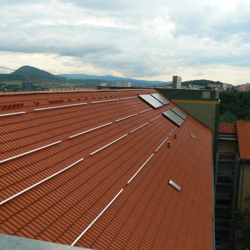 Solární systém 60 kolektorů + tepelné čerpedlo 100 kW pro bytový dům (Most)