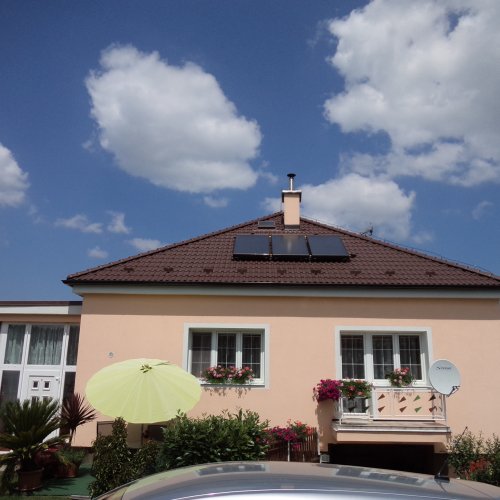 Kotel na dřevo a solární systém v dvou-generačním domě (Pardubice)