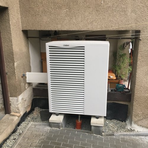 Tepelné čerpadlo pro dvě rodiny (Praha)