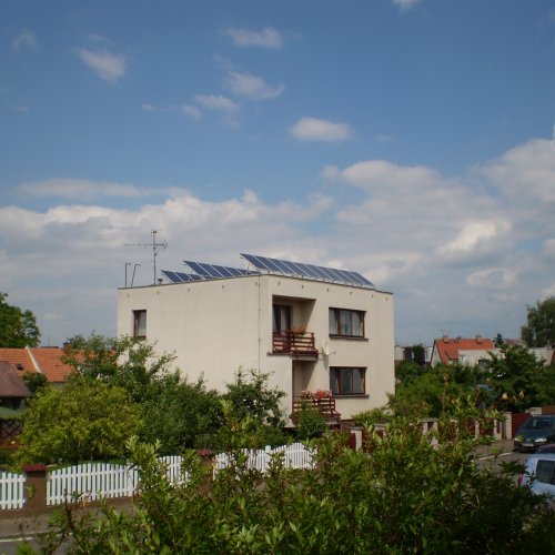 Fotovoltaický systém pro rodinný dům (Hradec Králové)