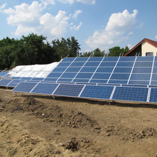 Fotovoltaická elektrárna do domu s ubytováním (Praha)