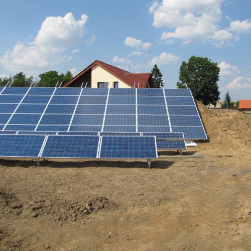 Fotovoltaická elektrárna do domu s ubytováním (Praha)
