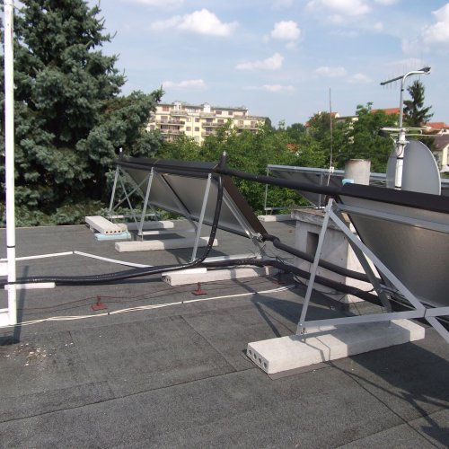 Fotovoltaika a solární tepelný systém pro rodinný dům (Praha)